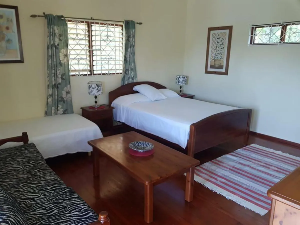 Pansiyon Almond Tree Villa Ocho Rios