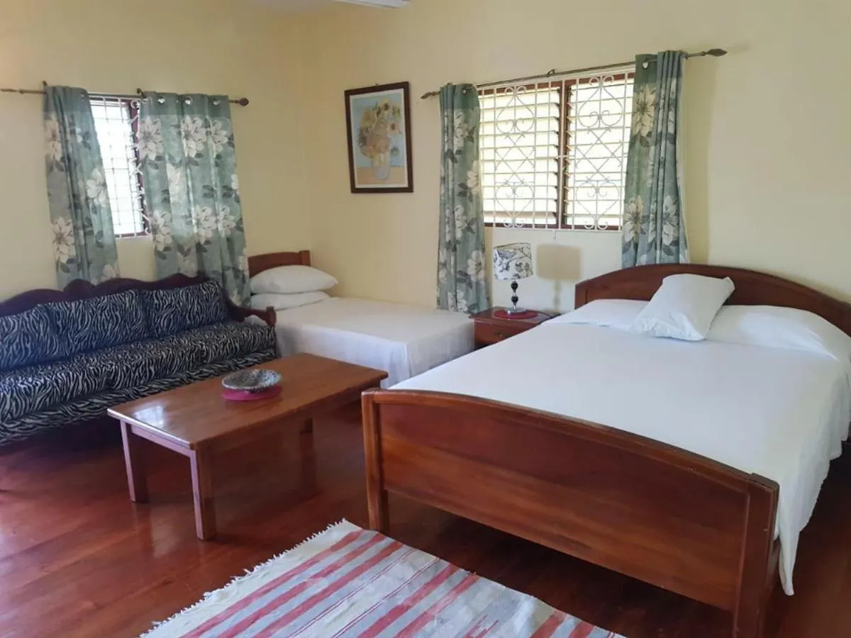 Almond Tree Villa Ocho Rios Pansiyon