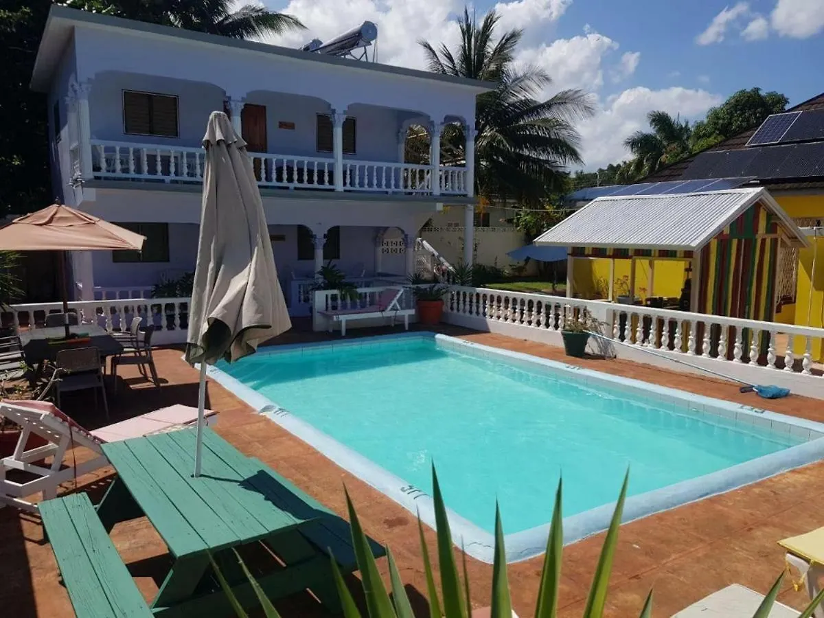 Pansiyon Almond Tree Villa Ocho Rios